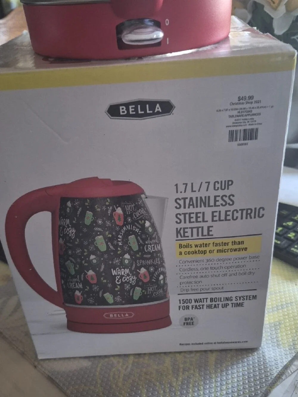 bella Red & Green Holiday-Themed Electric Kettle